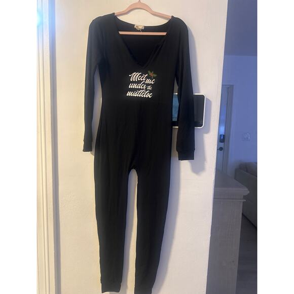 Christmas PJs black long sleeve one piece Sz S Xmas holidays pajamas mistletoe - Picture 1 of 4